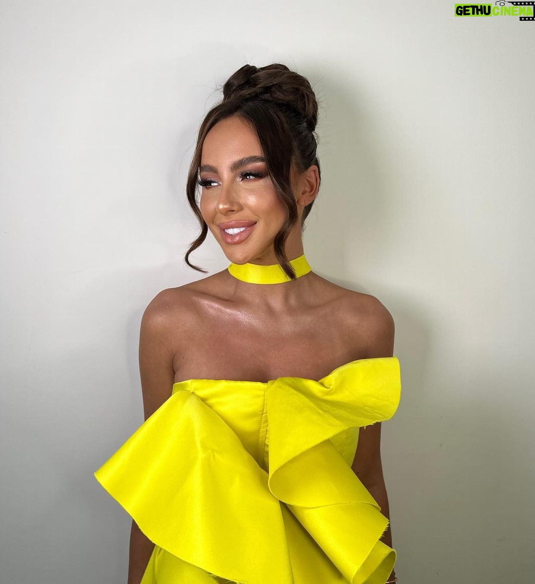 Carla Talon Instagram - attracts the best energy Dubai, UAE