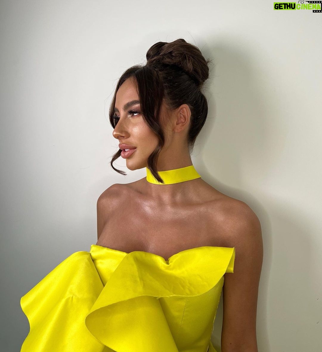 Carla Talon Instagram - attracts the best energy Dubai, UAE