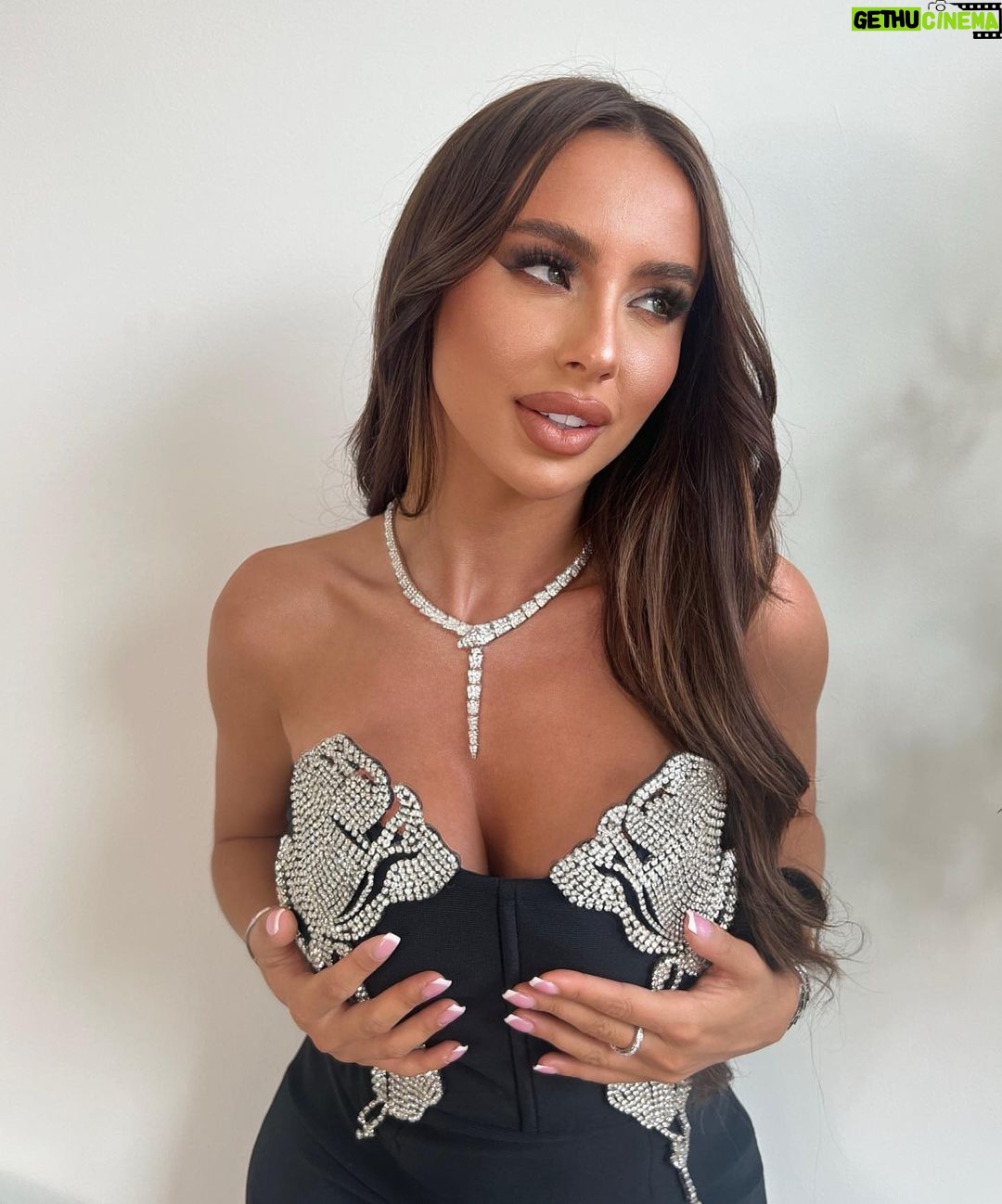 Carla Talon Instagram - home is best office @FashionNova 🖤 Dubai, United Arab Emirates