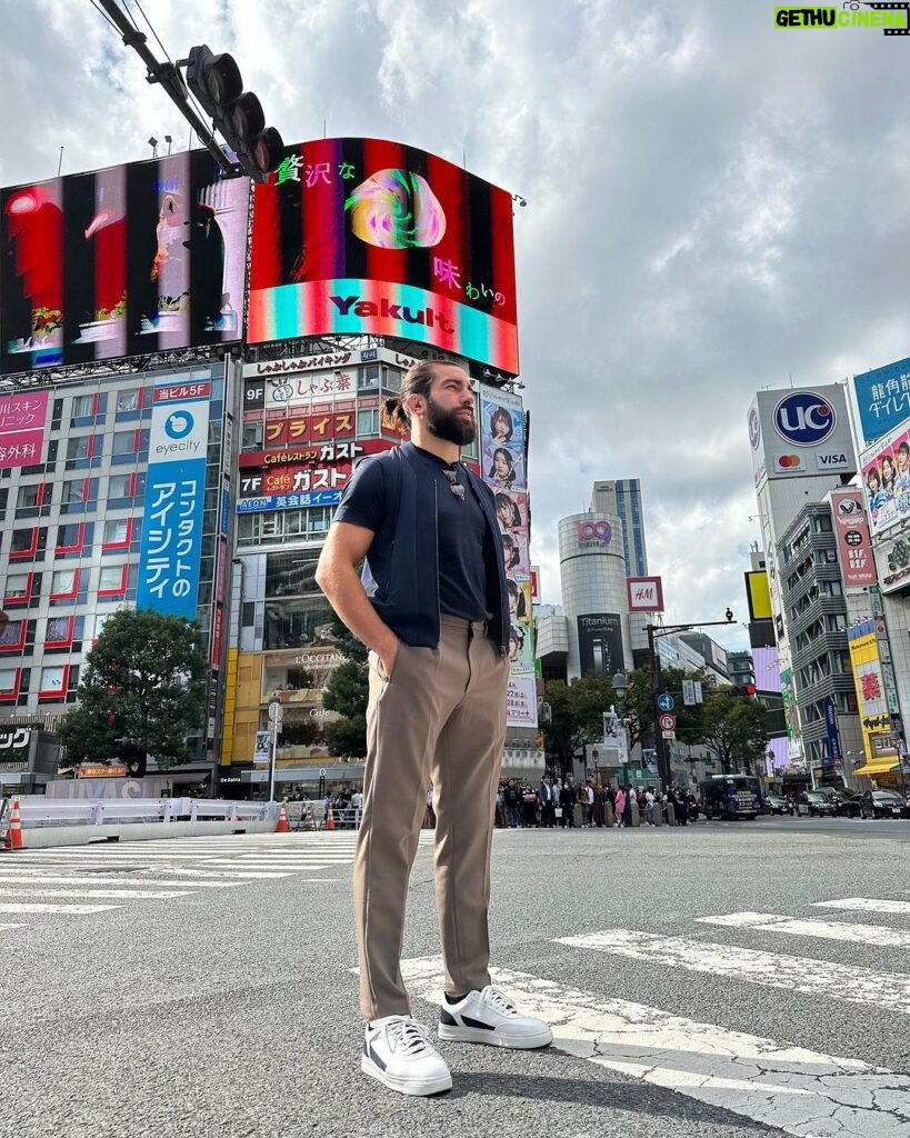 Carlo Pedersoli Jr. Instagram - Back in my favorite place comfortable and in style #EA7 @emporioarmani ⛩️ #CPJr #SkyIsTheLimit #Semento #adv Tokyo, Japan