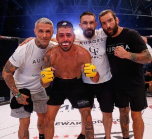 Carlo Pedersoli Jr. Instagram - CON VOI È TUTTO PIÙ FACILE. 
NAMOOOOOOO
#AURORA3.0
@cage.warriors