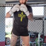 Carlo Pedersoli Jr. Instagram – Onorato di avere con me @ironimperium che mi accompagnerà fino al giorno del match.
Non potevo chiedere di meglio che un brand che esalta la mitologia antica e la storia di ROMA.
10% di sconto per voi seguendo il link nelle storie 🔥🏟️⚔️ #CPJr #SkyIsTheLimit #Semento