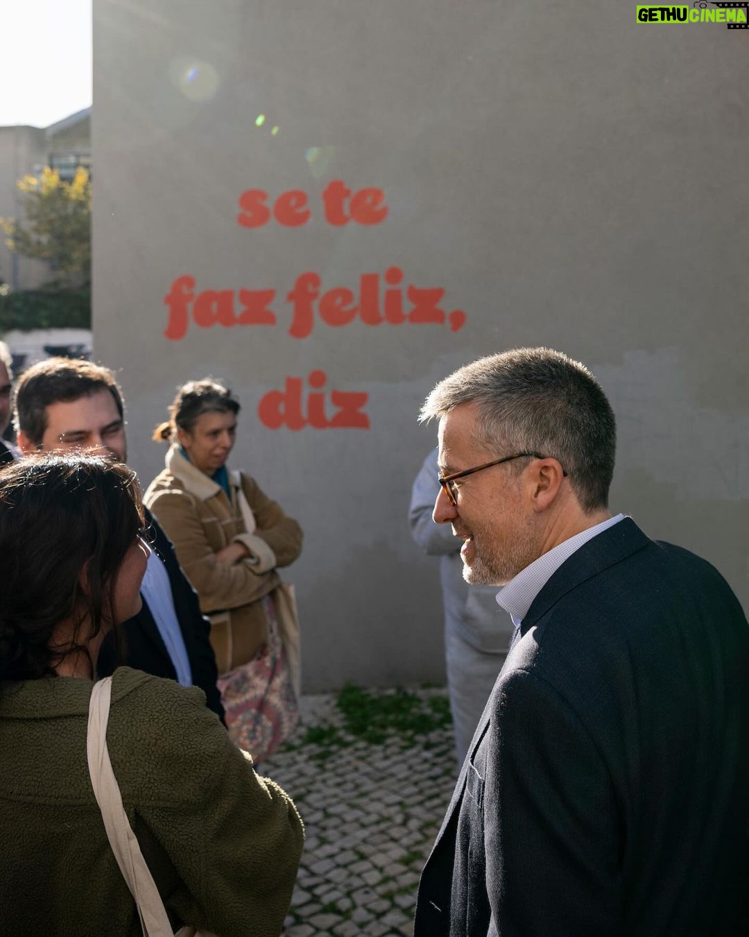 Carlos Moedas Instagram - Um ano de Avenidas. O primeiro equipamento, de seis já implementados, do projeto Um Teatro em cada Bairro celebrou hoje o seu primeiro ano de atividade, promovendo uma cultura descentralizada e mais próxima das pessoas. #teatroemcadabairro #avenidas #cultura #lisboa #cmlisboa