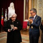 Carlos Moedas Instagram - 🏅 Atribuímos a Medalha de Mérito Cultural a Salete Salvado. Uma homenagem que celebra a memória da cidade numa pessoa que serviu, estudou e sentiu Lisboa. Obrigado. #medalhademeritocultural #cultura #lisboa #cmlisboa #saletesalvado