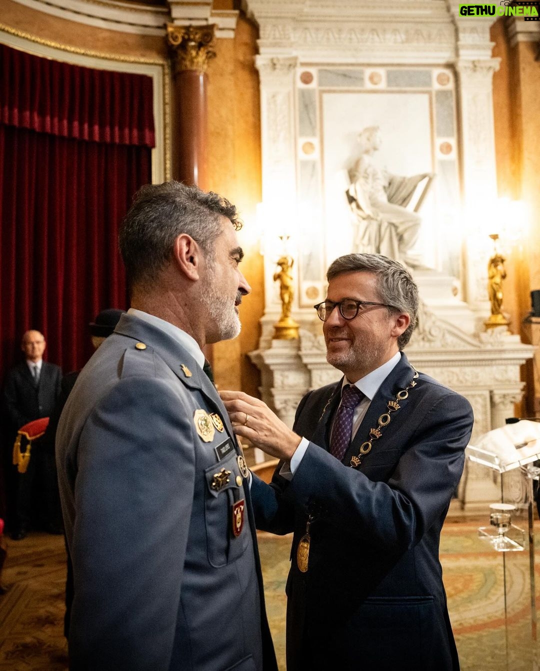 Carlos Moedas - 530 Likes - 🏅 Recebemos, nos Paços do Concelho, as equipas do Regimento de Sapadores Bombeiros de Lisboa que conquistaram o título de Campeão Mundial de Desencarceramento e Vice-Campeão Mundial de Trauma no World Rescue Challenge. Em nome dos lisboetas, deixo os meus parabéns a todos. Não só por este título, mas também por todo o trabalho e dedicação diária à nossa cidade.
#sapadoresbombeirosdelisboa #rsb #rsblisboa #lisboa #cmlisboa