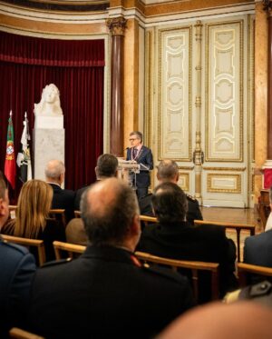 Carlos Moedas Instagram - 🏅 Recebemos, nos Paços do Concelho, as equipas do Regimento de Sapadores Bombeiros de Lisboa que conquistaram o título de Campeão Mundial de Desencarceramento e Vice-Campeão Mundial de Trauma no World Rescue Challenge. Em nome dos lisboetas, deixo os meus parabéns a todos. Não só por este título, mas também por todo o trabalho e dedicação diária à nossa cidade.

#sapadoresbombeirosdelisboa #rsb #rsblisboa #lisboa #cmlisboa