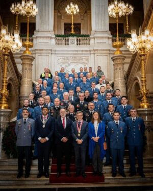 Carlos Moedas Instagram - 🏅 Recebemos, nos Paços do Concelho, as equipas do Regimento de Sapadores Bombeiros de Lisboa que conquistaram o título de Campeão Mundial de Desencarceramento e Vice-Campeão Mundial de Trauma no World Rescue Challenge. Em nome dos lisboetas, deixo os meus parabéns a todos. Não só por este título, mas também por todo o trabalho e dedicação diária à nossa cidade.

#sapadoresbombeirosdelisboa #rsb #rsblisboa #lisboa #cmlisboa