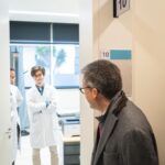 Carlos Moedas Instagram - ➡️ Num momento em que os portugueses sentem tanta fricção na saúde, Lisboa apresenta soluções. Estamos a construir um Estado Social Local que ajuda e apoia as pessoas. Fazêmo-lo com o Plano de Saúde Lisboa 65+ e em momentos como este, inaugurando mais uma Unidade de Saúde. A Unidade de Saúde do Beato vai dar resposta a cerca de 15 000 utentes com uma unidade de recursos assistenciais partilhados e uma unidade de cuidados na comunidade. #saude #lisboa #beato #jfbeato #cmlisboa