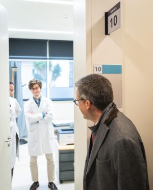 Carlos Moedas Instagram - ➡️ Num momento em que os portugueses sentem tanta fricção na saúde, Lisboa apresenta soluções. Estamos a construir um Estado Social Local que ajuda e apoia as pessoas. Fazêmo-lo com o Plano de Saúde Lisboa 65+ e em momentos como este, inaugurando mais uma Unidade de Saúde. A Unidade de Saúde do Beato vai dar resposta a cerca de 15 000 utentes com uma unidade de recursos assistenciais partilhados e uma unidade de cuidados na comunidade.

#saude #lisboa #beato #jfbeato #cmlisboa