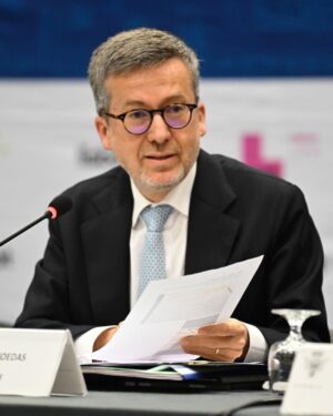 Carlos Moedas Instagram - 📢 Reunião de Câmara descentralizada nas freguesias de Campo de Ourique, Estrela e Misericórdia. Tempo de ouvir as pessoas e trabalhar em soluções para tornar Lisboa melhor.

#descentralizada #lisboa #cmlisboa #campodeourique #estrela #misericordia