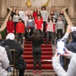 Carlos Moedas Instagram – 🎵 Dia de ouvir as janeiras nos Paços do Concelho cantadas pelo Coro ComPasso da Escola Artística de Música do Conservatório Nacional.

#janeiras #lisboa #cmlisboa
