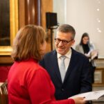 Carlos Moedas Instagram - 🔑🏡 Entregámos as chaves de vários programas municipais de habitação, resultado do trabalho que temos vindo a desenvolver. Sabemos que ainda há muito por fazer e comprometemo-nos a continuar a construir e a reabilitar mais para dar resposta a um direito básico: a habitação digna. #habitacao #lisboa #cmlisboa