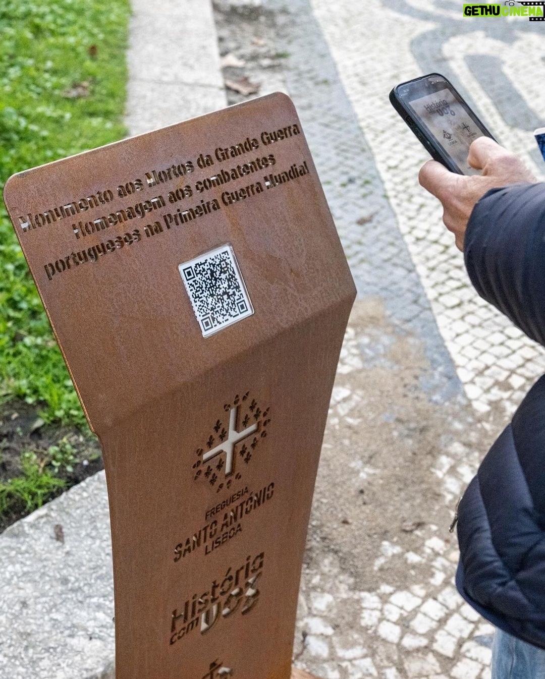 Carlos Moedas - 1.4K Likes - Quando um povo deixa de contar a sua história, começa a ter medo. Quem a conta, tem uma identidade forte. 🗣️ O projeto “História com Voz” conta a nossa história colocando a cultura em primeiro. É esta a visão que tenho para Lisboa, uma cidade com a cultura ao centro.
Mais informações 🔗 historiacomvoz.pt
#historiacomvoz #lisboa #santoantonio #freguesiasantoantonjo #cmlisboa #cultura