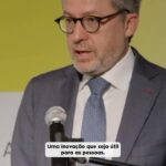 Carlos Moedas Instagram - 🗣️ Inovação é algo de novo e útil para a sociedade. A nossa missão é trabalhar para que seja útil às pessoas. #inovacao #pessoas #lisboa #lisboacapitaleuropeiadainovacao #capitaleuropeiadainovacao #cmlisboa