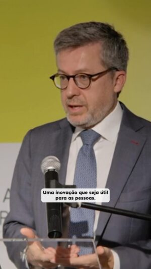 Carlos Moedas Instagram - 🗣️ Inovação é algo de novo e útil para a sociedade. A nossa missão é trabalhar para que seja útil às pessoas.

#inovacao #pessoas #lisboa #lisboacapitaleuropeiadainovacao #capitaleuropeiadainovacao #cmlisboa