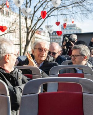 Carlos Moedas Instagram - Quando um povo deixa de contar a sua história, começa a ter medo. Quem a conta, tem uma identidade forte. 🗣️ O projeto “História com Voz” conta a nossa história colocando a cultura em primeiro. É esta a visão que tenho para Lisboa, uma cidade com a cultura ao centro.

Mais informações 🔗 historiacomvoz.pt

#historiacomvoz #lisboa #santoantonio #freguesiasantoantonjo #cmlisboa #cultura