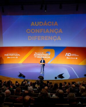 Carlos Moedas Instagram - ✌️ Para o partido socialista tudo é ideologia, para a AD tudo são as pessoas. Com a AD são os portugueses que escolhem o seu futuro. Com a AD os portugueses podem ter uma vida melhor.

#aliançademocrática #psd #cds #ppm #portugal