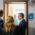 Carlos Moedas Instagram - Inaugurámos a Unidade de Saúde de Alcântara 🙌 Este centro de saúde teve um investimento de 4.6 milhões de euros e vai acolher mais de 15 000 utentes. Estamos a construir um Estado Social Local que complementa o Estado Social Nacional. Fazêmo-lo com o Plano de Saúde Lisboa 65+, com os mais de 20 milhões de euros investidos em 5 novos centros de saúde e com os rastreios mamários gratuitos. Este Estado Social Local faz-se com uma saúde mais próxima, mais acessível e mais forte. #estadosociallocal #lisboa #cmlisboa #saude #centrodesaude