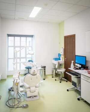 Carlos Moedas Instagram - Inaugurámos a Unidade de Saúde de Alcântara 🙌 Este centro de saúde teve um investimento de 4.6 milhões de euros e vai acolher mais de 15 000 utentes. Estamos a construir um Estado Social Local que complementa o Estado Social Nacional. Fazêmo-lo com o Plano de Saúde Lisboa 65+, com os mais de 20 milhões de euros investidos em 5 novos centros de saúde e com os rastreios mamários gratuitos. Este Estado Social Local faz-se com uma saúde mais próxima, mais acessível e mais forte.

#estadosociallocal #lisboa #cmlisboa #saude #centrodesaude
