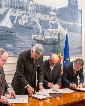 Carlos Moedas Instagram - ❗️Ninguém é dono dos portugueses. O Centro Interpretativo do 25 de abril de 1974 vai nascer no Terreiro do Paço. Por respeito à História, pelo significado de abril e pelo futuro. Este ano celebramos 50 anos de 25 de abril, é importante relembrar que só os portugueses são donos do seu destino.

#25deabril #abril #25deabril1974 #50anos #liberdade