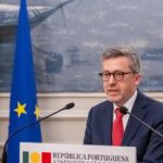 Carlos Moedas Instagram - ❗️Ninguém é dono dos portugueses. O Centro Interpretativo do 25 de abril de 1974 vai nascer no Terreiro do Paço. Por respeito à História, pelo significado de abril e pelo futuro. Este ano celebramos 50 anos de 25 de abril, é importante relembrar que só os portugueses são donos do seu destino. #25deabril #abril #25deabril1974 #50anos #liberdade