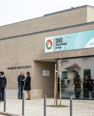 Carlos Moedas Instagram - ➡️ Num momento em que os portugueses sentem tanta fricção na saúde, Lisboa apresenta soluções. Estamos a construir um Estado Social Local que ajuda e apoia as pessoas. Fazêmo-lo com o Plano de Saúde Lisboa 65+ e em momentos como este, inaugurando mais uma Unidade de Saúde. A Unidade de Saúde do Beato vai dar resposta a cerca de 15 000 utentes com uma unidade de recursos assistenciais partilhados e uma unidade de cuidados na comunidade.

#saude #lisboa #beato #jfbeato #cmlisboa