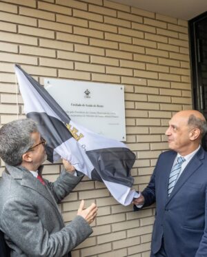 Carlos Moedas Instagram - ➡️ Num momento em que os portugueses sentem tanta fricção na saúde, Lisboa apresenta soluções. Estamos a construir um Estado Social Local que ajuda e apoia as pessoas. Fazêmo-lo com o Plano de Saúde Lisboa 65+ e em momentos como este, inaugurando mais uma Unidade de Saúde. A Unidade de Saúde do Beato vai dar resposta a cerca de 15 000 utentes com uma unidade de recursos assistenciais partilhados e uma unidade de cuidados na comunidade.

#saude #lisboa #beato #jfbeato #cmlisboa