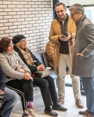 Carlos Moedas Instagram - ➡️ Num momento em que os portugueses sentem tanta fricção na saúde, Lisboa apresenta soluções. Estamos a construir um Estado Social Local que ajuda e apoia as pessoas. Fazêmo-lo com o Plano de Saúde Lisboa 65+ e em momentos como este, inaugurando mais uma Unidade de Saúde. A Unidade de Saúde do Beato vai dar resposta a cerca de 15 000 utentes com uma unidade de recursos assistenciais partilhados e uma unidade de cuidados na comunidade.

#saude #lisboa #beato #jfbeato #cmlisboa