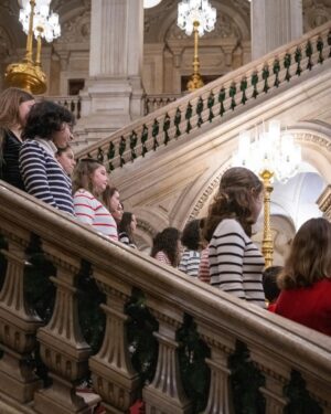 Carlos Moedas Instagram - 🎵 Dia de ouvir as janeiras nos Paços do Concelho cantadas pelo Coro ComPasso da Escola Artística de Música do Conservatório Nacional.

#janeiras #lisboa #cmlisboa