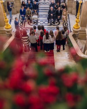 Carlos Moedas Instagram - 🎵 Dia de ouvir as janeiras nos Paços do Concelho cantadas pelo Coro ComPasso da Escola Artística de Música do Conservatório Nacional.

#janeiras #lisboa #cmlisboa