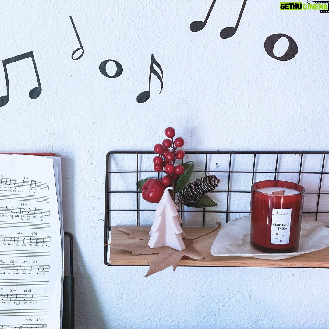 Carlos Nóbrega Instagram - Detalles festivos para una temporada única. 🌟⠀ 👑⠀ @mirakihome ⠀⠀ ⠀⠀ ⠀⠀ ⠀⠀ ⠀⠀ ⠀⠀ ⠀⠀ ⠀⠀ #Miraki #mirakihome #cnlive ⠀⠀ #FelizNavidad #DecoraciónNavideña⠀⠀ #navidad2023 #navidad #feliznavidad #happychristmas #decoraciondenavidad #decoracionnavideña #xmas #Christmas #adornosnavideños #reyesmagos