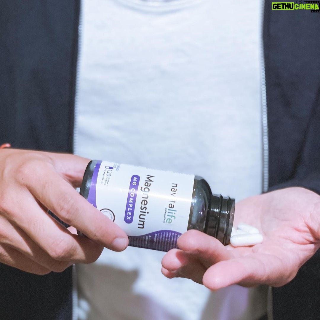 Carlos Nóbrega Instagram - Magnesium⠀ ⠀ 🟢Favorece el metabolismo energético y reduce la fatiga⠀ 🟢Mantiene los músculos y los huesos sanos⠀ ⠀ Beneficios:⠀ ⠀ ✓ Apoya el sueño reparador y la salud del estado de ánimo: el magnesio es vital para ayudar a calmar la mente y promover la relajación general, apoyando la reducción del estrés para que puedas estar tranquilo, relajado y listo para dormir. ⠀ ⠀ Además el magnesio puede mejorar el estado de ánimo y promover el alivio del estrés y la ansiedad.⠀ ⠀ ✓ Promueve músculos saludables, huesos y cardio: Le da a tu sistema cardiovascular un impulso saludable mediante la activación de enzimas esenciales en el cuerpo requerido para muchas funciones corporales. ⠀ ⠀ El magnesio es esencial para la producción de energía.⠀ ⠀ ⠀ ¡Otro gran producto de @navitalife ! ⠀ 📍Disponible en Amazon⠀ ⠀ ⠀ ⠀ ⠀ ⠀ #magnesio #magnesium #saludybienestar #bellezanatural #cnlive #salud #health #healthcare #selfcare #cuidadointegral #fuerzayflexibilidad #colagenoefectivo #navitalife #suplemento #pielperfecta #vidasana #huesos #sueño #dormir ⠀