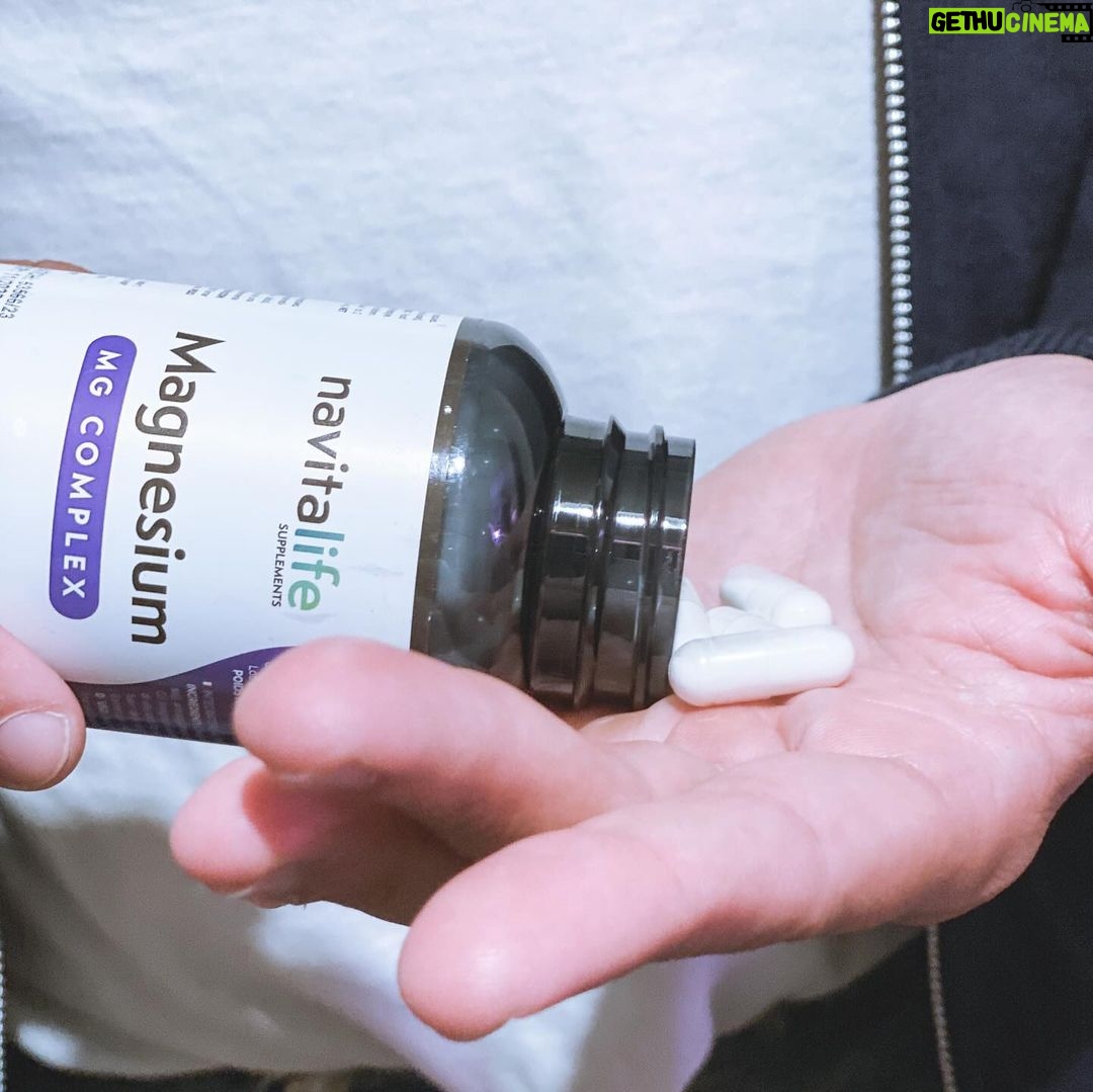 Carlos Nóbrega Instagram - Magnesium⠀ ⠀ 🟢Favorece el metabolismo energético y reduce la fatiga⠀ 🟢Mantiene los músculos y los huesos sanos⠀ ⠀ Beneficios:⠀ ⠀ ✓ Apoya el sueño reparador y la salud del estado de ánimo: el magnesio es vital para ayudar a calmar la mente y promover la relajación general, apoyando la reducción del estrés para que puedas estar tranquilo, relajado y listo para dormir. ⠀ ⠀ Además el magnesio puede mejorar el estado de ánimo y promover el alivio del estrés y la ansiedad.⠀ ⠀ ✓ Promueve músculos saludables, huesos y cardio: Le da a tu sistema cardiovascular un impulso saludable mediante la activación de enzimas esenciales en el cuerpo requerido para muchas funciones corporales. ⠀ ⠀ El magnesio es esencial para la producción de energía.⠀ ⠀ ⠀ ¡Otro gran producto de @navitalife ! ⠀ 📍Disponible en Amazon⠀ ⠀ ⠀ ⠀ ⠀ ⠀ #magnesio #magnesium #saludybienestar #bellezanatural #cnlive #salud #health #healthcare #selfcare #cuidadointegral #fuerzayflexibilidad #colagenoefectivo #navitalife #suplemento #pielperfecta #vidasana #huesos #sueño #dormir ⠀