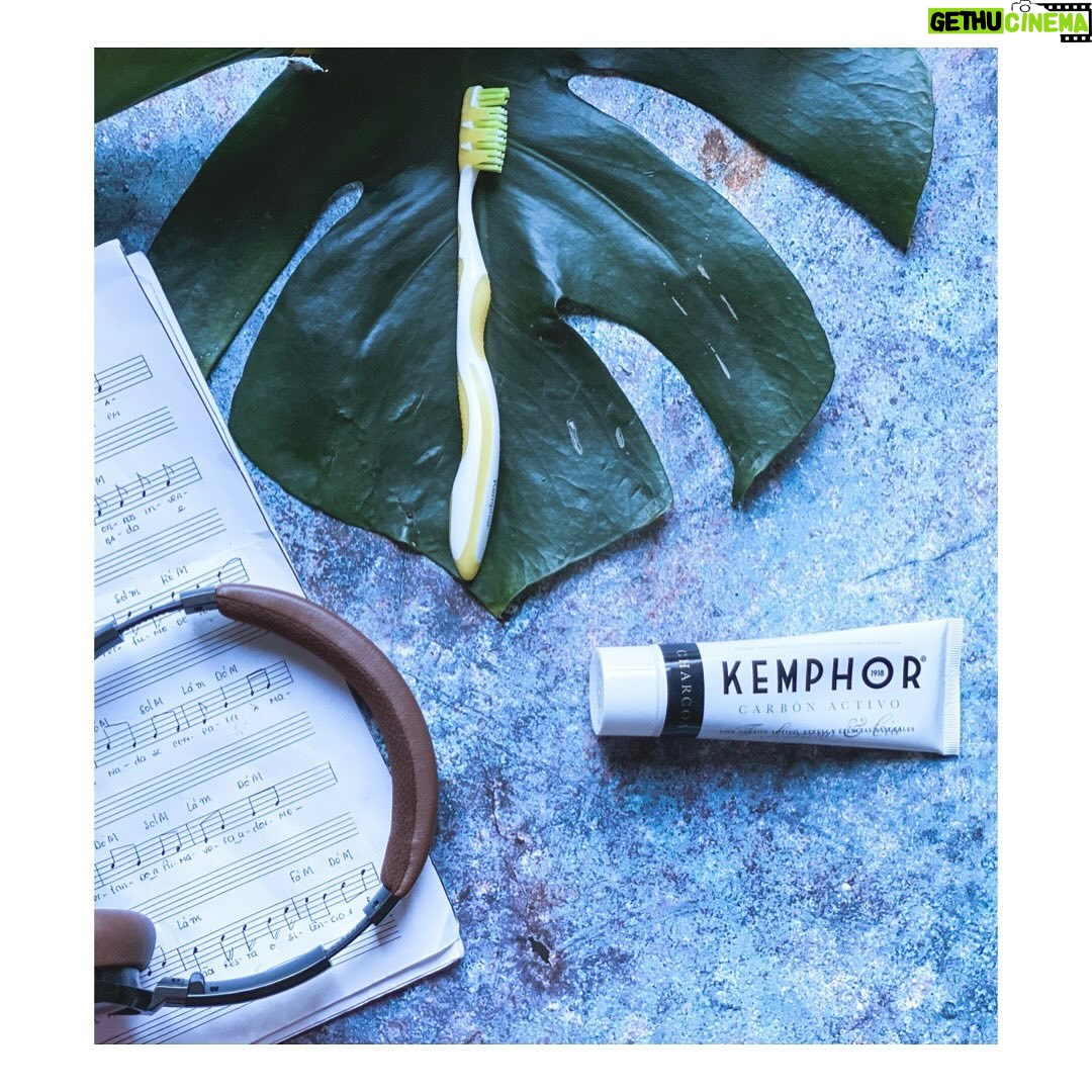 Carlos Nóbrega Instagram - No hay nada mejor para cuidar tus encías y dientes sensibles que una gran marca como @kemphoroficial ⠀ No hace falta deciros mucho más de la marca porque los que me seguís sabéis lo que me gusta todo lo que he probado de ella.⠀ ⠀ ⠀ ⠀ 🍃 Todo ... Aromas Naturales.⠀ Marcas de confianza, ⠀ 📍Shop⠀ kemphor.com⠀ ⠀ ⠀ ⠀ #kemphor #tooth #dentist #dentrifico #madeinspain #yomecuidoyotecuido #cuidadobucal #oralcare #kemphorsmile #sonrisaskemphor #proteccióndeencías #dientessensibles #saludbucodental #protectionofentries #sensitiveteeth #healthbucodental #cnlive
