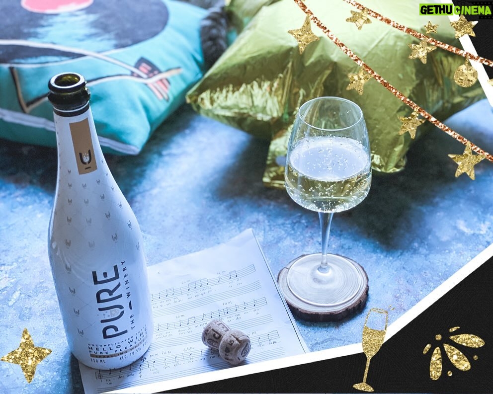 Carlos Nóbrega Instagram - Tarde de mimos y vino favorito; recargar el alma, ¡tan necesario! 🍷🥰 ⠀ @purethewineryes ⠀ ⠀ ⠀ ⠀ 🍷 purethewinery.es⠀ ⠀ ⠀ ⠀ ⠀ ⠀ #PURETheWinery #PURElovers #vinosinazúcar #sinazúcar #nosugar #nocarbs #momentovino #nosugarlife⠀ #alimentacionsaludable #wine #sinazucar #sinedulcorantes #healthy #cnlive #amantesdelvino #winelovers #winemoments #wineaddict #winelovers #drinkwine #wine #winelover #winegeek #vino #winestagram #vineyard #winery #instawine⠀ ⠀