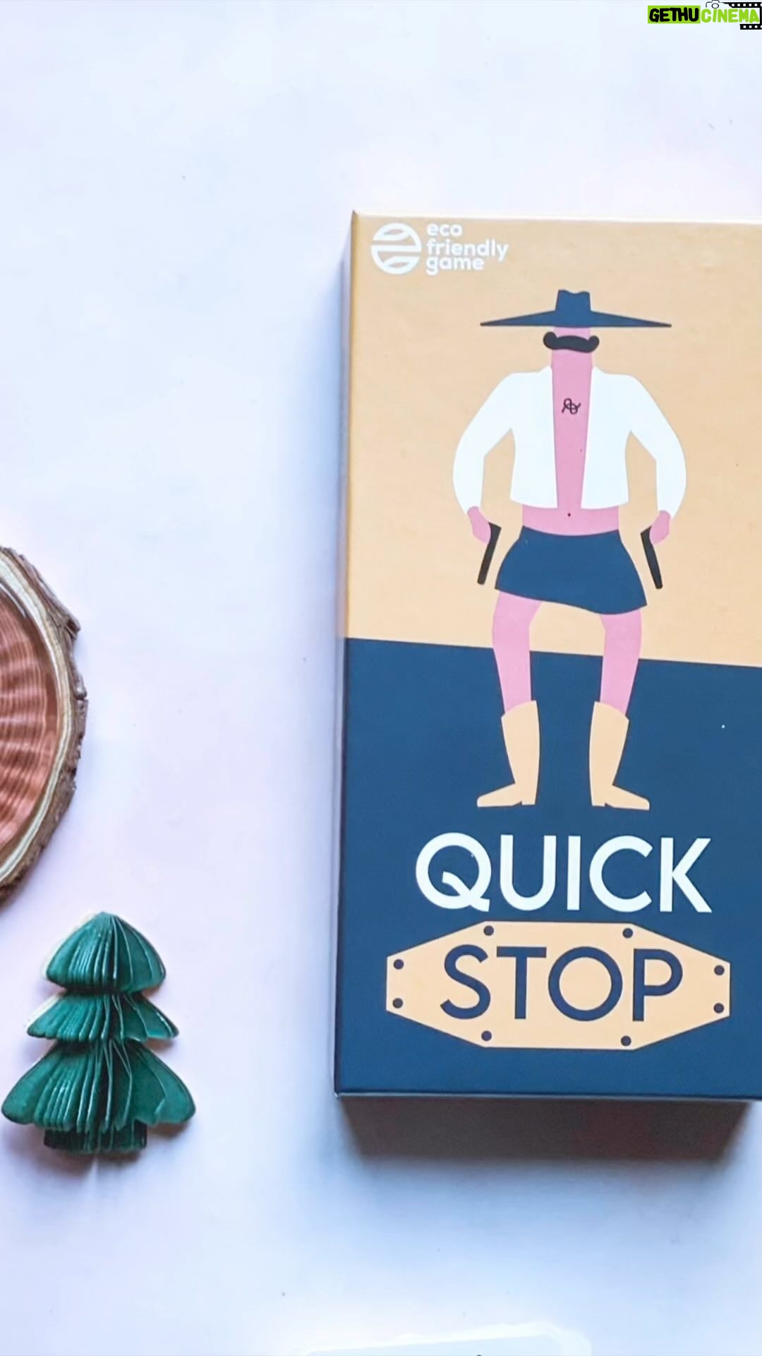 Carlos Nóbrega - 4.2K Likes - Disfrutando de momentos llenos de creatividad y rapidez en familia y con amigos con Quick Stop, el juego de mesa dinámico. ⠀
@quickstop.juego 🎴⠀
⠀
⠀
Si estás buscando una forma divertida y emocionante de pasar tiempo de calidad con tu familia y amigos, Quick Stop es el juego perfecto. ⠀
⠀
horas interminables de diversión mientras pones a prueba tu creatividad y rapidez mental y perfecto para este último finde navideño y de reyes 👑🎄⠀
⠀
📌 La dinámica del juego es simple pero adictiva. Cada jugador recibe un set de cartas con distintas categorías como películas, ciudades o colores. Un jugador lanza el dado para determinar la letra con la cual deben empezar todas las respuestas. Todos los jugadores tienen que pensar rápidamente en palabras relacionadas con la categoría asignada que comiencen por esa letra.⠀
⠀
⠀
⠀
⠀
⠀
#JuegosDeMesa #DiversiónEnFamilia #cnlive #quickstopjuego #quickstop #bordgames #juegosdecartas #juegosdemesaenfamilia #boardgamesofinstagram #geek #diversao #diversion #reyesmagos #fun