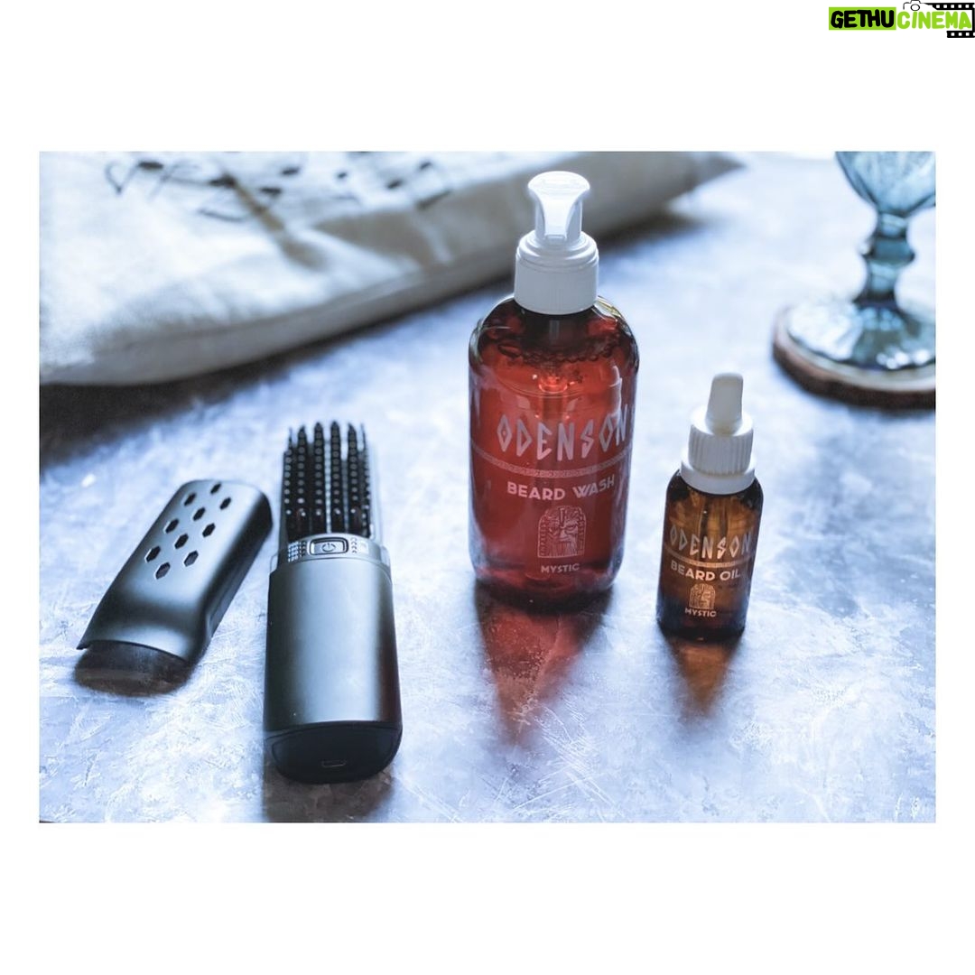 Carlos Nóbrega Instagram - This is for the beard lovers out there 🙌🏻 🧔🏻♂️⠀ @odenson_official ⠀ ⠀ It’s time to level up your beard game with these top 3 must-have grooming tools/grooming products !⠀ ⠀ 🧔 Odenson Beard Forger 🚿 Odenson Beard Wash 💧 Odenson Beard Oil⠀ ⠀ Designed to meet the needs of all men! ⠀ odenson.com⠀ ⠀ ⠀ ⠀ ⠀ ⠀ #odenson #perfectbeard #forger #grooming #mangrooming #stylish #beard #beardcare #beardstyle #beardlife #beardgang #beardstraightener #cnlive #lifestyle #bearded #beard #menfashion #barba #beard #beardedmen #beardlife #beardsofinstagram #beardstyle #beardgang #barbershop #beardclub #style #beardproducts #haircareproducts