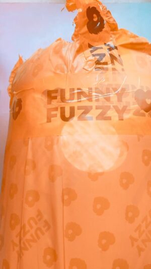 Carlos Nóbrega Instagram - 🐈 this #catbed by  @funnyfuzzy_pet @funnyfuzzy_de @funnyfuzzyuk is the purr-fect bed / sofa for your pet! 🐱⠀
⠀
⠀
Super styling and comfy!⁣⠀
funnyfuzzy.com⠀
⠀
⠀
⠀
⠀
#kitten #kittenlove #kittensofinstagram #pets #luxurypetboutique #luxurypetproducts #luxurypets #cnlive  #gatos #mascotas #iamisis #soyisis #catbed #makesurecatbed #catinstagram #cats #catofday #stylish #pet #catchair #catstagram⠀
#catking #kittygram #royal #catsnap #猫の日