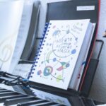Carlos Nóbrega Instagram - Ya mismo comienza el año y quiero estar preparado para empezar con fuerza, organizado y con muchas ganas 🤭⠀ ⠀ Feliz por estrenar mi agenda de @yosiquese_ 🫶🏻🙌🏻 ⠀ ⠀ Está hecha con amor y con muuucha creatividad 🎨✍🏻 ⠀ ⠀ ¿Los conoces? ⠀ Regalando #Yosiquesé regalas la oportunidad de trabajar. ⠀ ⠀ 📌 lo forman más de 150 personas con discapacidad intelectual, enfermedad mental y otras discapacidades. ⠀ Su sueño es trabajar a dirario y lo consiguen con los apoyos necesarios.⠀ ⠀ Fabrican y diseñan productos ( tazas, sudaderas, bolígrafos, velas, estuches…) ⠀ Lo hacen en los talleres con Alma de Yosíquesé, un proyecto solidario de Córdoba puesto en marcha por la Fundación PRODE prode.es, un proyecto inclusivo para personas con discapacidad.⠀ ⠀ 📍La agenda solidaria de Yosíquesé es el acompañante perfecto para el nuevo año. ⠀ Te animo a que regales una de ellas (o cualquier otro de sus productos) Puedes elegir en yosiquese.com⠀ ⠀ ⠀ ⠀ ⠀ ⠀ ⠀ #FundaciónPRODe #cnlive ⠀ #Yosíquesé #Inclusión #regalosconalma #agenda #agenda2024 #2024 #agendas #discapacidad #discapacidadeinclusión ⠀ #agendasolidaria