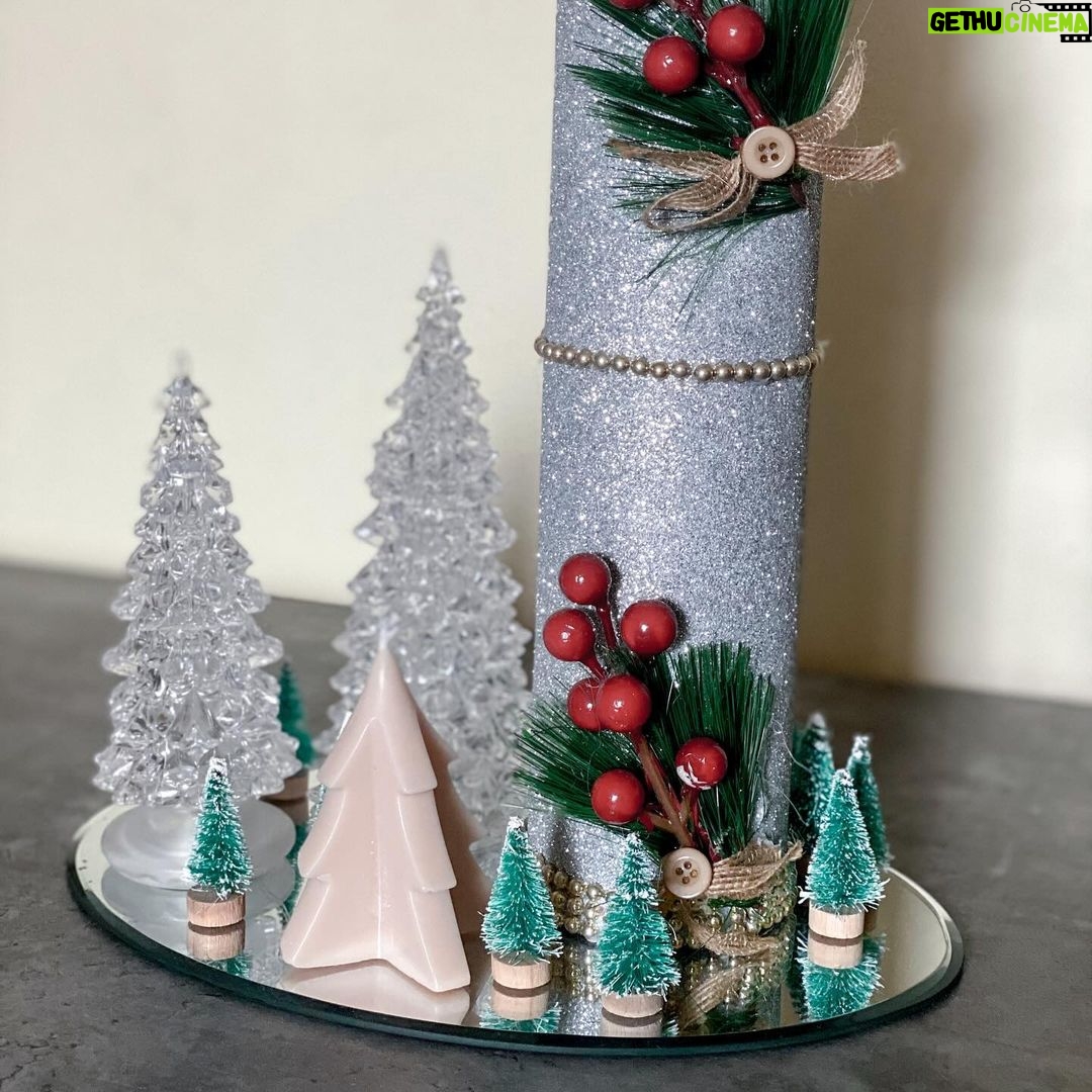 Carlos Nóbrega Instagram - Pequeños detalles para crear un bonito ambiente navideño🎅 ¡¡ Feliz noche !!⠀ ⠀ 👑⠀⠀ @mirakihome ⠀⠀⠀ ⠀⠀⠀ ⠀⠀⠀ ⠀⠀⠀ ⠀⠀⠀ ⠀⠀⠀ ⠀⠀⠀ ⠀⠀⠀ #Miraki #mirakihome #cnlive ⠀⠀#sunset #atardecer #⠀ #FelizNavidad #DecoraciónNavideña⠀⠀⠀ #navidad2023 #navidad #feliznavidad #happychristmas #decoraciondenavidad #decoracionnavideña #xmas #Christmas #adornosnavideños #reyesmagos
