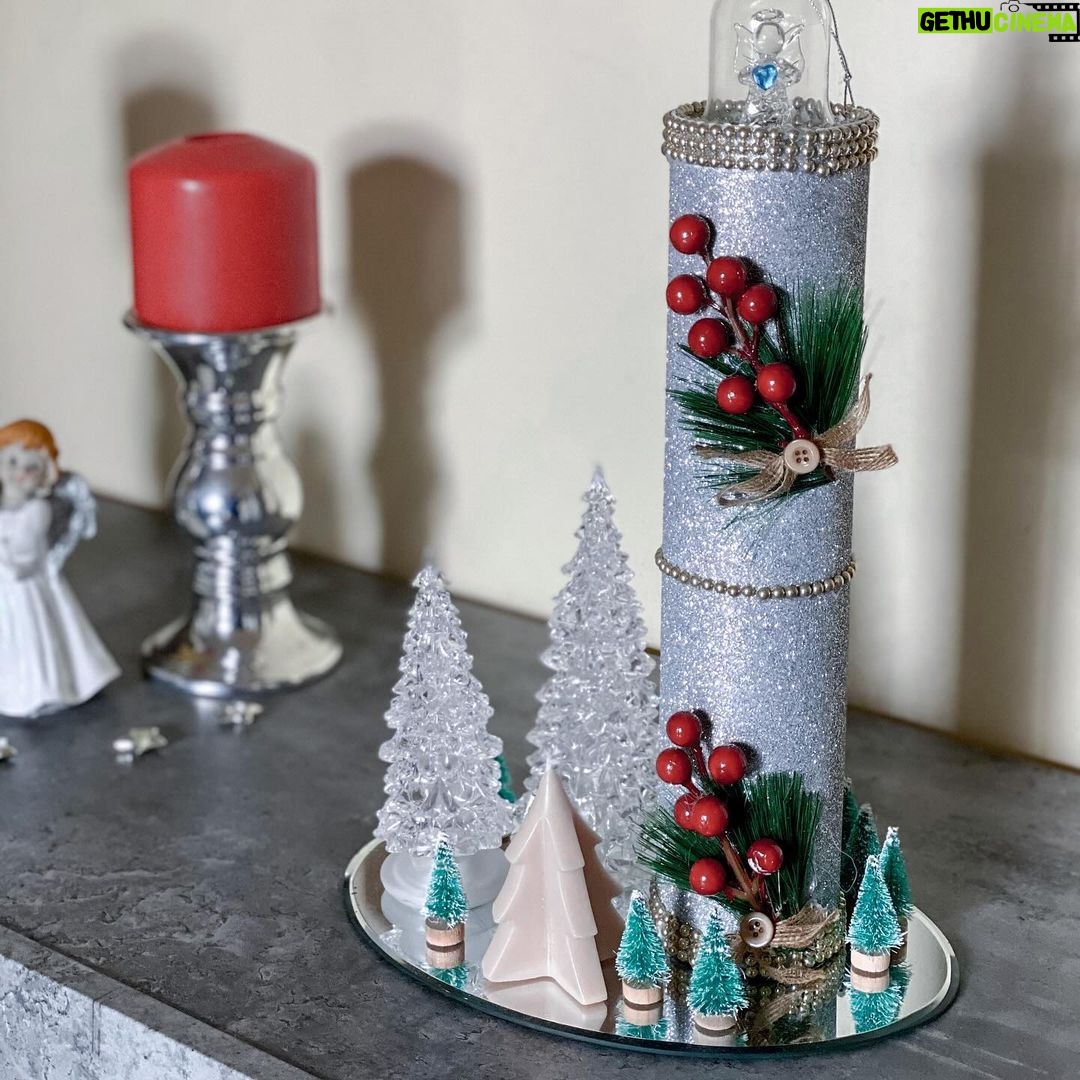 Carlos Nóbrega Instagram - Pequeños detalles para crear un bonito ambiente navideño🎅 ¡¡ Feliz noche !!⠀ ⠀ 👑⠀⠀ @mirakihome ⠀⠀⠀ ⠀⠀⠀ ⠀⠀⠀ ⠀⠀⠀ ⠀⠀⠀ ⠀⠀⠀ ⠀⠀⠀ ⠀⠀⠀ #Miraki #mirakihome #cnlive ⠀⠀#sunset #atardecer #⠀ #FelizNavidad #DecoraciónNavideña⠀⠀⠀ #navidad2023 #navidad #feliznavidad #happychristmas #decoraciondenavidad #decoracionnavideña #xmas #Christmas #adornosnavideños #reyesmagos