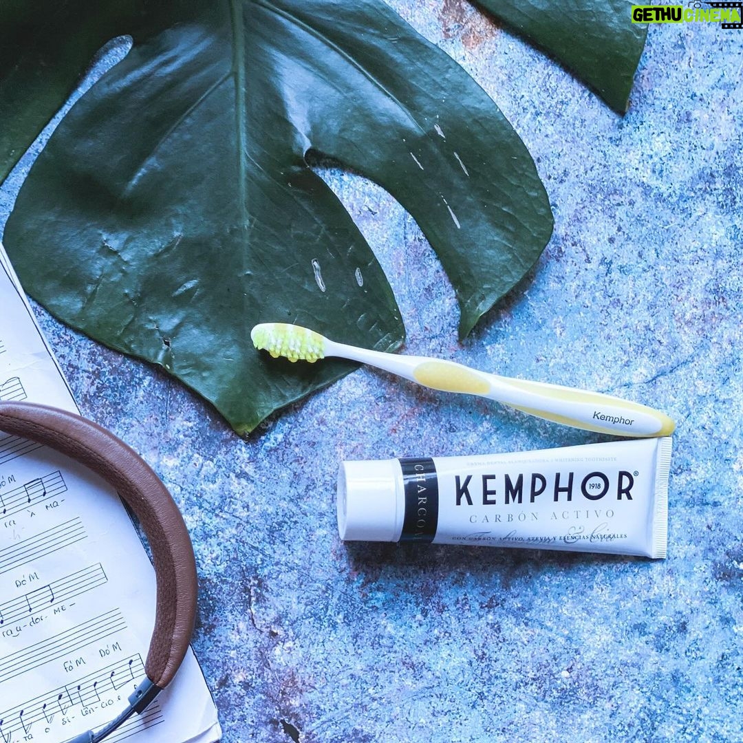 Carlos Nóbrega Instagram - No hay nada mejor para cuidar tus encías y dientes sensibles que una gran marca como @kemphoroficial ⠀ No hace falta deciros mucho más de la marca porque los que me seguís sabéis lo que me gusta todo lo que he probado de ella.⠀ ⠀ ⠀ ⠀ 🍃 Todo ... Aromas Naturales.⠀ Marcas de confianza, ⠀ 📍Shop⠀ kemphor.com⠀ ⠀ ⠀ ⠀ #kemphor #tooth #dentist #dentrifico #madeinspain #yomecuidoyotecuido #cuidadobucal #oralcare #kemphorsmile #sonrisaskemphor #proteccióndeencías #dientessensibles #saludbucodental #protectionofentries #sensitiveteeth #healthbucodental #cnlive