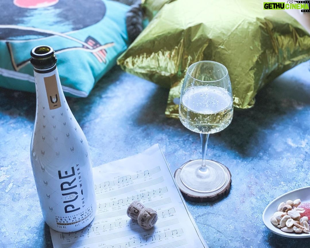 Carlos Nóbrega Instagram - Tarde de mimos y vino favorito; recargar el alma, ¡tan necesario! 🍷🥰 ⠀ @purethewineryes ⠀ ⠀ ⠀ ⠀ 🍷 purethewinery.es⠀ ⠀ ⠀ ⠀ ⠀ ⠀ #PURETheWinery #PURElovers #vinosinazúcar #sinazúcar #nosugar #nocarbs #momentovino #nosugarlife⠀ #alimentacionsaludable #wine #sinazucar #sinedulcorantes #healthy #cnlive #amantesdelvino #winelovers #winemoments #wineaddict #winelovers #drinkwine #wine #winelover #winegeek #vino #winestagram #vineyard #winery #instawine⠀ ⠀