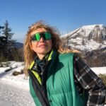 Carole Richert Instagram - Hauteur et Couleur pour ce début 2023😉 Bonne année à tous, de la douceur, de la confiance…et en avant!