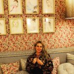 Carole Richert Instagram - C’est toujours un voyage d’entrer chez @antikbatik_paris et de croiser son inspirante et talentueuse créatrice, @gabriellacorteserioufol . Merci pour ce moment passé ensemble en compagnie de notre chère amie @cathymespoulede . Que du bonheur !