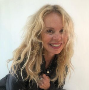 Carole Richert Instagram - Et de trois…#blonde #smile #joy