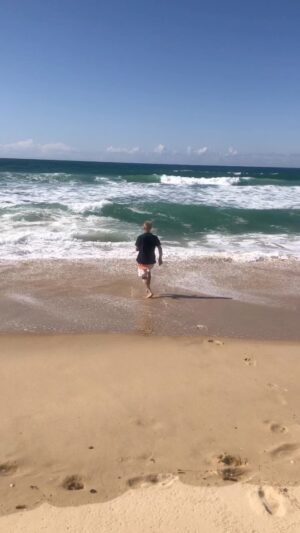 Carole Richert Instagram - Joie simple d’un week-end en famille #monpere #eternelenfant  #passionocean #bondimanche
