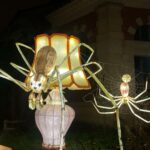 Carole Richert Instagram - L’exposition « mini-mondes » en voie d’illumination, au jardin des plantes, juste magique, onirique, passionnant, un peu effrayant, juste formidable et cela se termine dimanche !!! c’est AVATARLAND!!!Un autre monde plus grand que nature #jardindesplantes #paris #ecosysteme #baindelumiere #enviedetreuneluciole #voirleschosesengrand #leverlesyeux