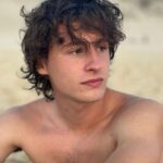 Carole Richert Instagram - Vincent photographié par Pauline… Une sœur, un frère, une complicité entre eux que j’aime tant… #frereetsoeur #jeunesse #cestlarentree #eteindien @vincentrlt @pauline_rlt