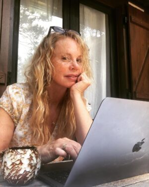 Carole Richert Instagram - Faut s’y remettre! #prérentrée  #reconnexion  #lundimatin #pasréveillée #changement #projet